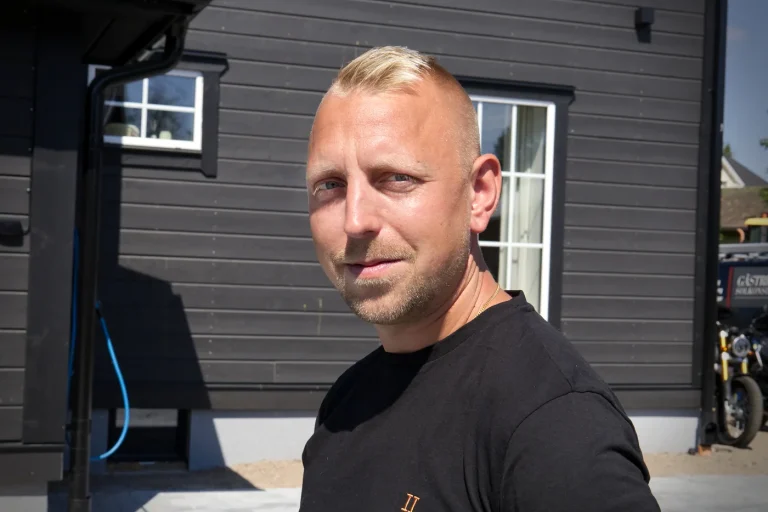 Läs mer om artikeln Visst är det roligt när man gör den svåraste stöten 18 gånger i rad med biljard